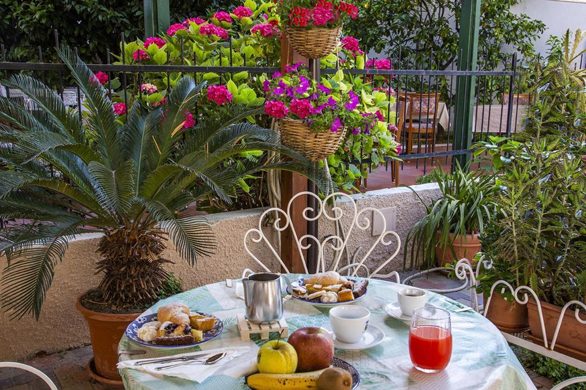 B&B Hotel Costa Azzurra Spotorno Exterior photo