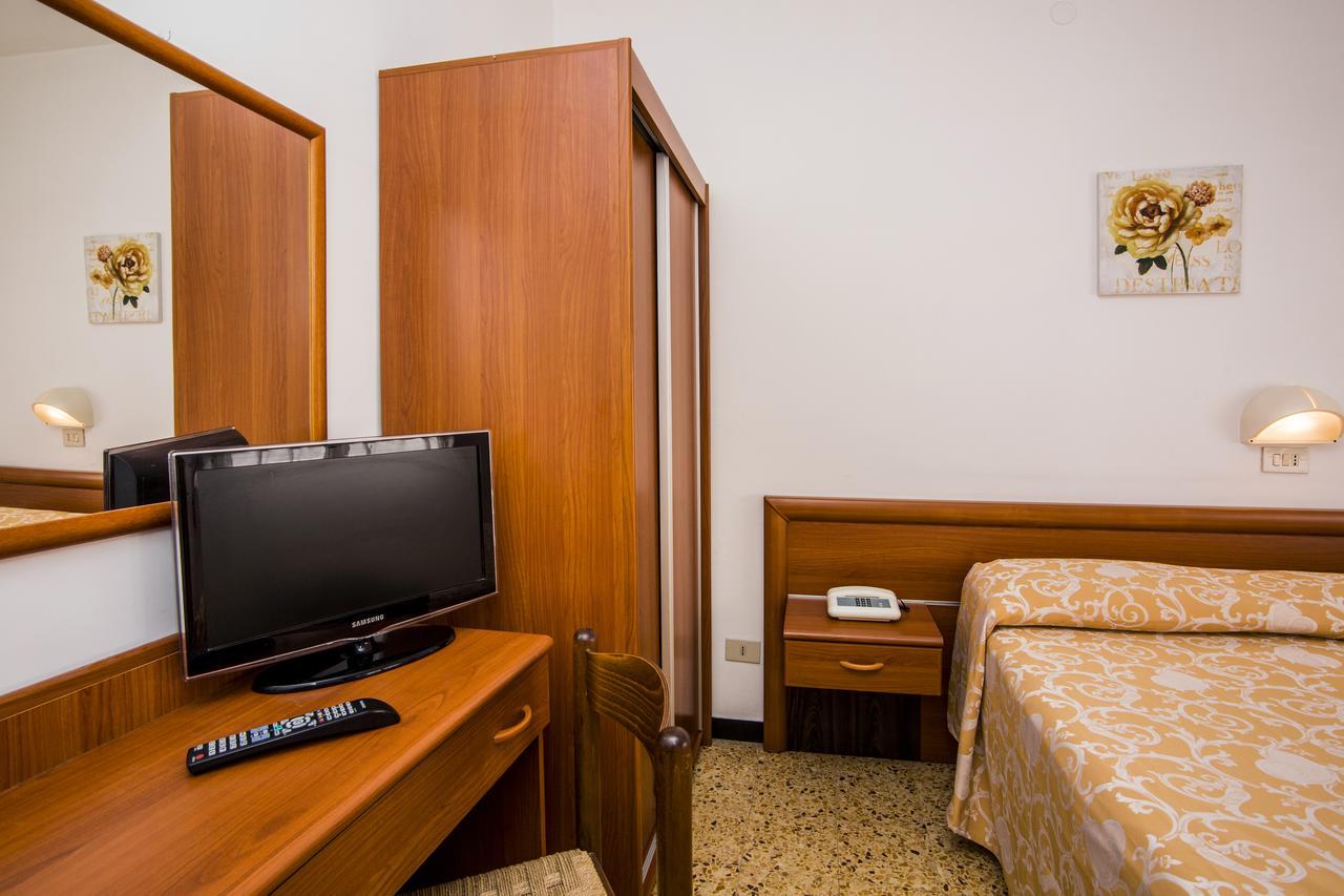 B&B Hotel Costa Azzurra Spotorno Exterior photo