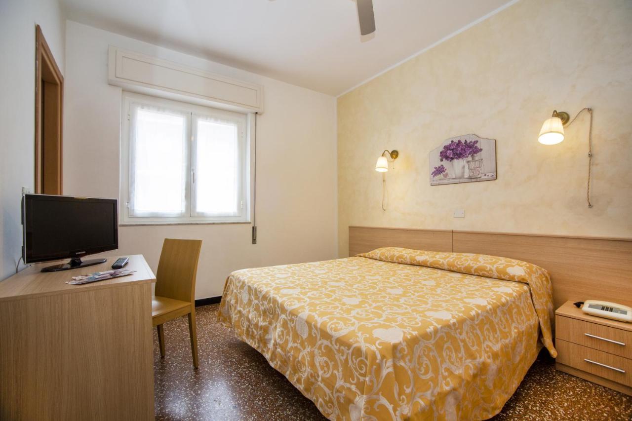 B&B Hotel Costa Azzurra Spotorno Exterior photo